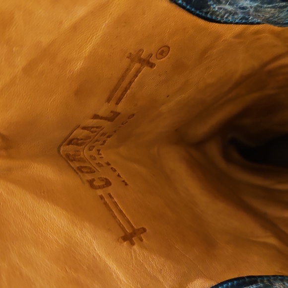 BEAUTIFUL CORRAL TURQUOISE SHADDED AND STUDDED BOOTS - Picture 12 of 15